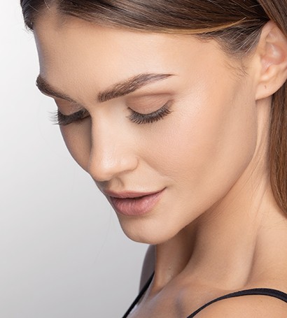 Dầu dưỡng mi Nanolash trên nền trắng